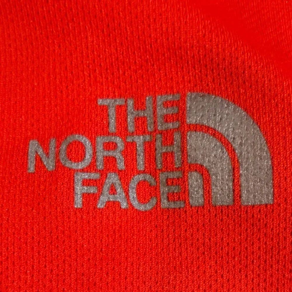 The North Face Mens FlashDry Mesh Performance T-Shirt Red Blue Colorblock Medium